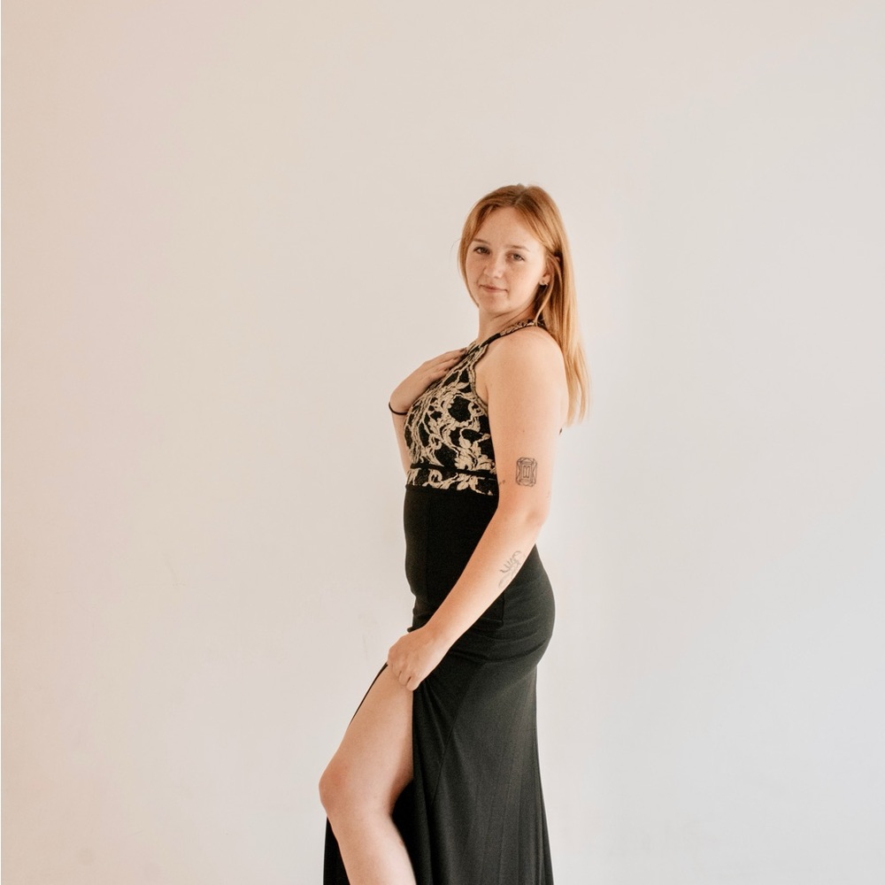 Elegant Black and Gold Maxi Dress - Picture 3 of 3